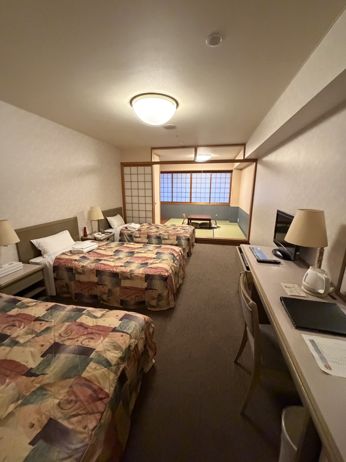 【京都・西本願寺】聞法会館に宿泊！和洋室・大浴場・朝食ビュッフェを徹底レビュー